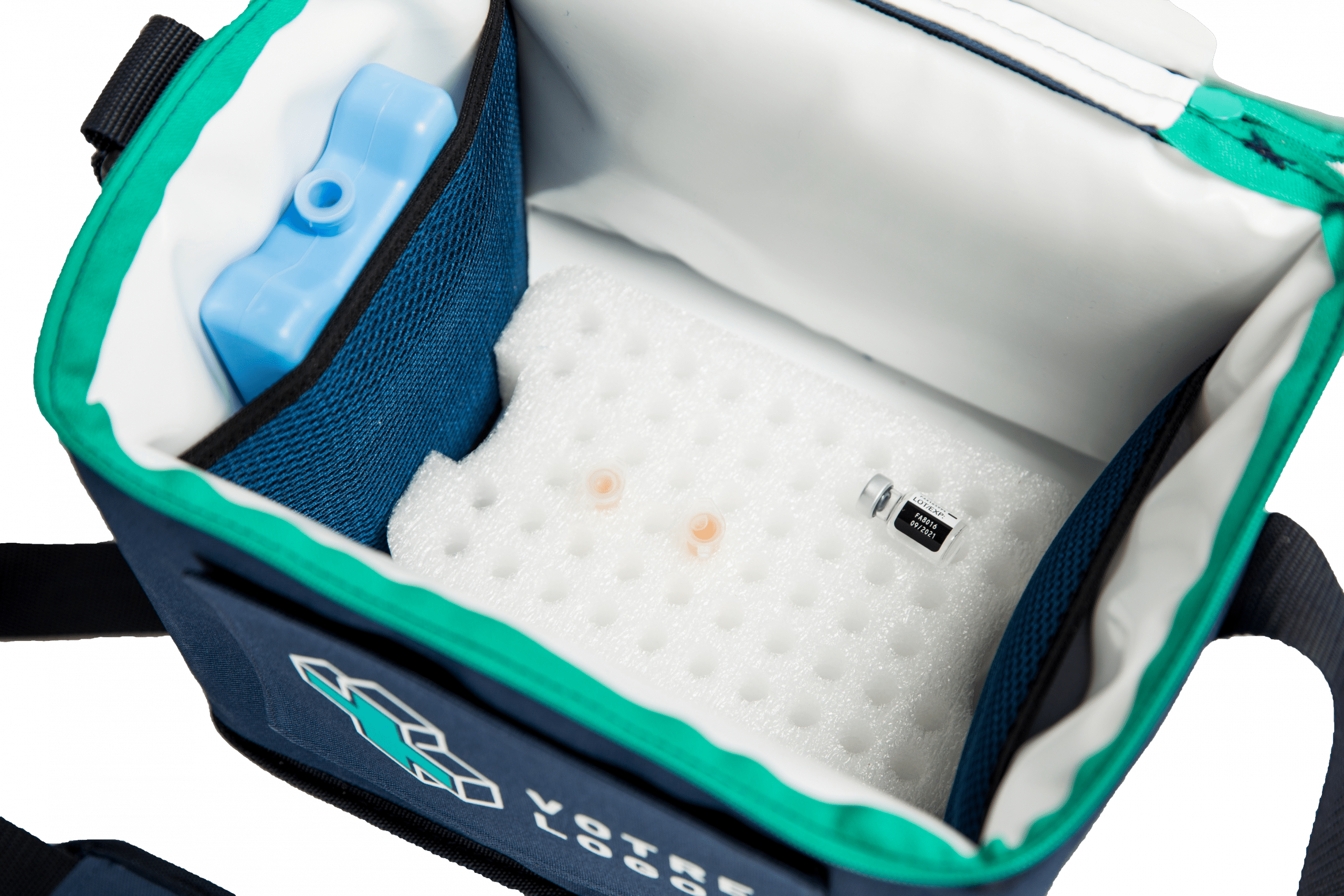 Intérieur d'une glacière médicale IsoCase avec support vaccins et accumulateur de froid