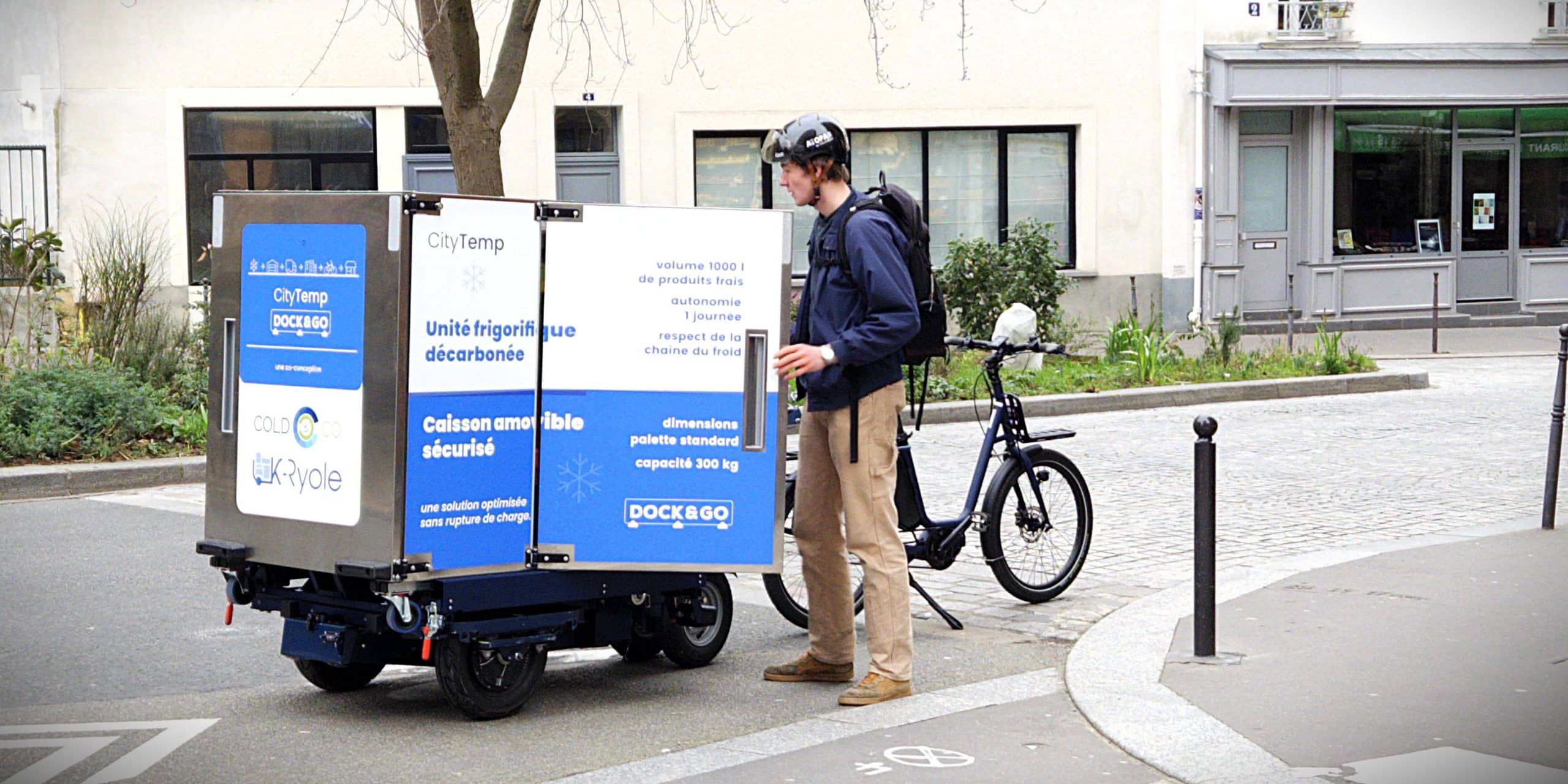 Chargement d'un conteneur isotherme CityTemp XL12 par la porte latérale