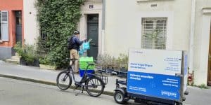 Homme livrant des courses à domicile avec un CityTemp XL12