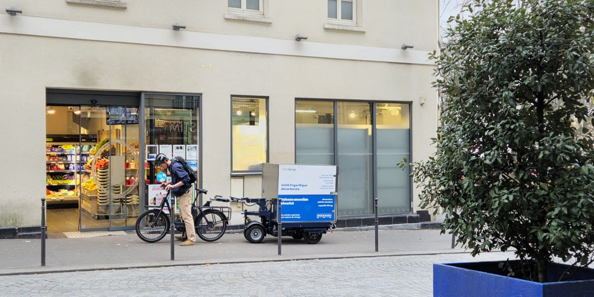 Livraison en vélo cargo avec un conteneur CityTemp XL12 : suivi des températures pendant une tournée urbaine